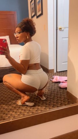 Ventura Female Escort — Facetime Shows & Toy Play - 1