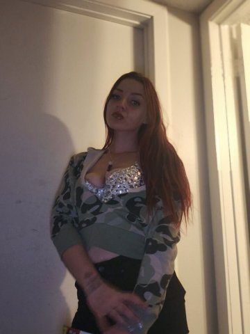 Petite, sweet & charming escort — full body massage, photo verification - 1