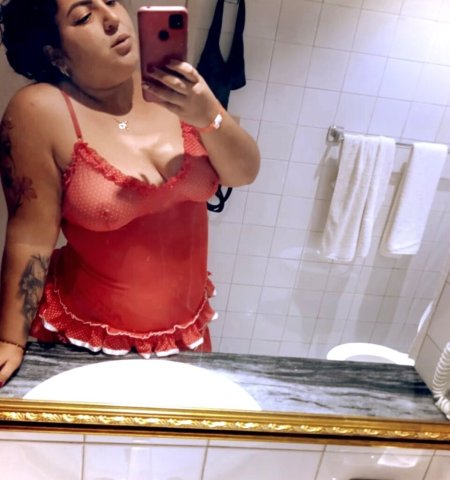 Zoe (26) — Latina Escorts in Holland, MI - 1
