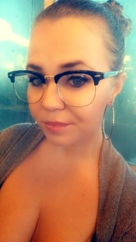 Blue-Eyed Bombshell Escort — Curvy Big Booty (Tampa) - 1