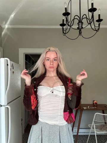 Fargo Escort (White Girl) — 5’6” 119 lbs, 32B, EU 39 - 1
