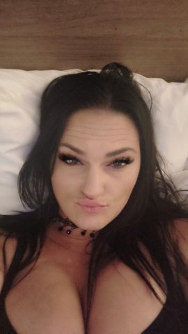 Phoenix Female Escort — Private evenings, VIP dates & travel companionship - 1