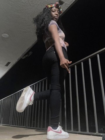 Text Me — In-Calls Only (Richmond) Female Escort - 1