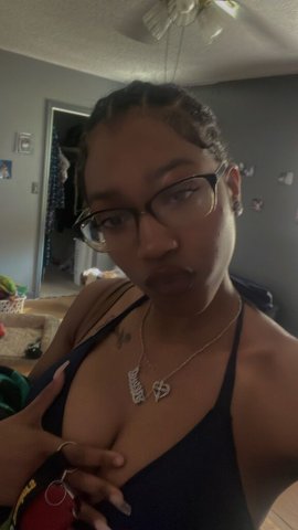 Discreet High Maintenance Escort in North Bay (Outcall/Incall by Deposit) - 1