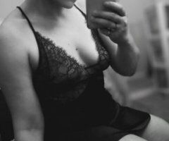 Seattle Blonde Escort — Full-Body Hot Oil Massage (Incall & Outcall) - Image 10