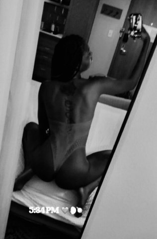 Memphis Petite Upscale Female Escort — Outcalls with Deposit - 1