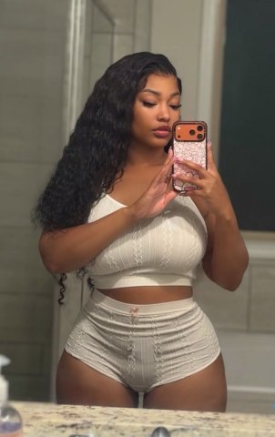 Lexi (Ann Arbor) — Curvy Female Escort, Fetish-Friendly & Oil Erotic Massage - 1