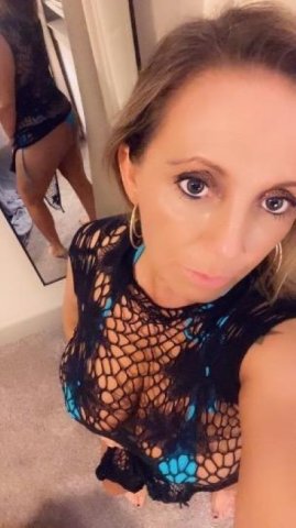Cleveland, Ohio Mature Female Escort — Sloppy Top & Deep Throat Only - 1