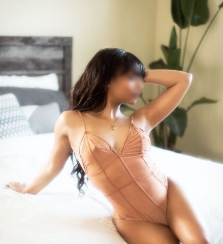 Iyla — Chicago Outcall Tantra & Nuru Massage (Happy Ending) - 1