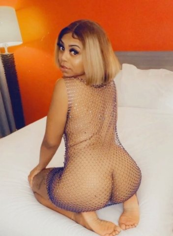 Mya (26) — Sweet mature incall female escort in Portland - 1