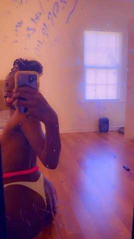 Kisses  and tight feels — pregnant model, Baltimore outcalls only - 1