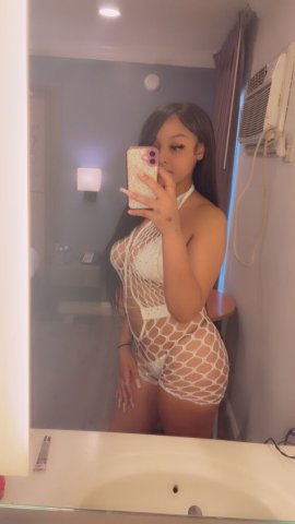 Seattle/Seatac Female Escort — shaved, showered & clean - 1