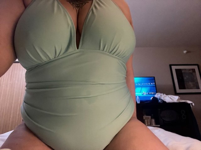Pullman Female Escort Visiting 5/6–9 — Nuru massage, outcall/incall - 1