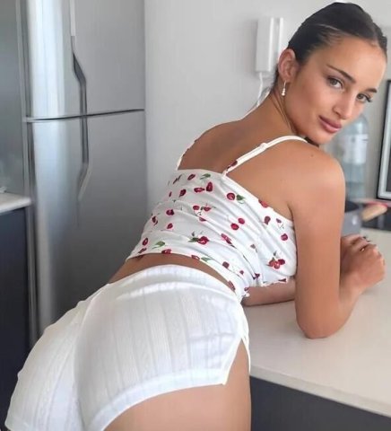 San Diego CA Female Escort — Hotel-friendly or in-home no-car dates - 1