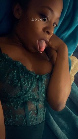 Cincinnati Female Escort — In-call booking by room, out-call specials - 1