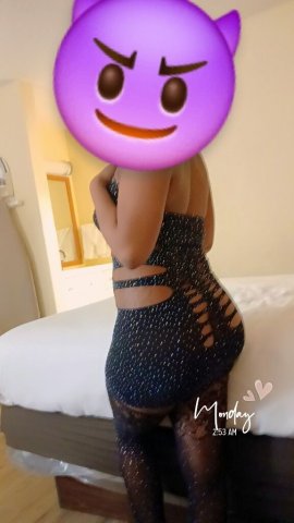 Port Huron Petite Caramel Female Escort (5'2”, 140 lbs) - 1