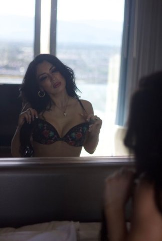 Phoenix Female Escort — Incall/Outcall for Weekend Hours - 1