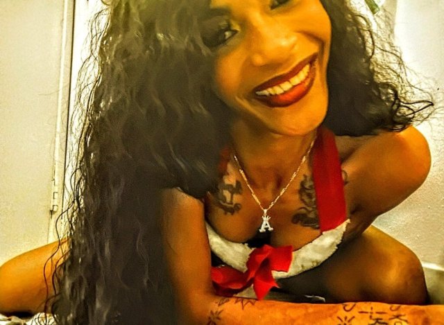 Queen — Sacramento Female Escort for Adult Relaxation & Content - 1