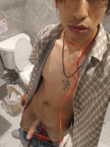 Brooklyn Threesome Proposals With 6'0 Native - 1