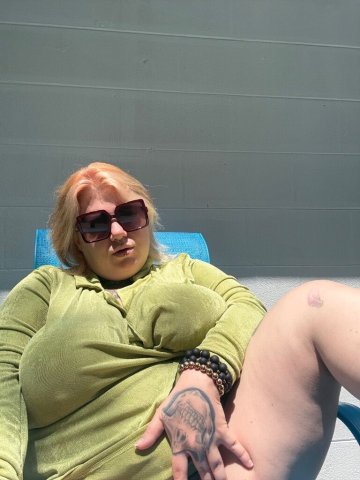 Tampa, FL Business-Only Female Escort — Incall/Outcall Rates - 1
