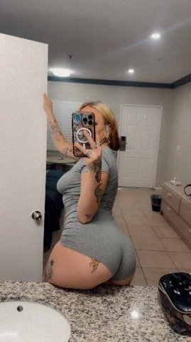 San Fernando Valley Female Escort — Outcalls & Car Dates - 1