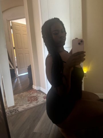 Tampa, FL Female Escort — help getting clothes - 1