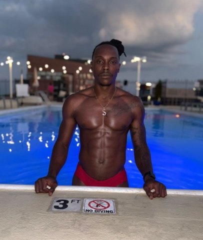 Baltimore Male Escort — CarPlay only, couples welcome - 1