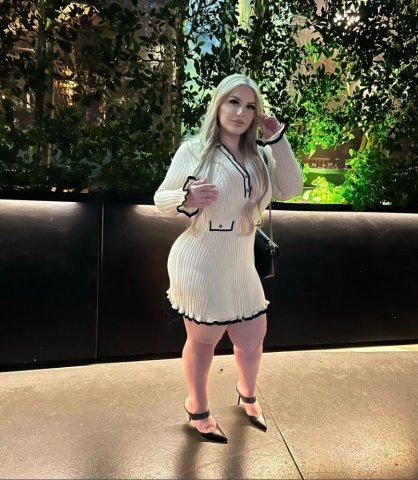 Middle Eastern Goddess Escort — Blonde Visit (27) - 1