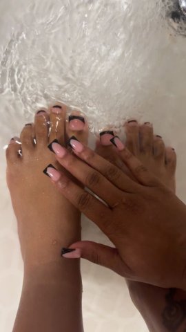Sweet petite escort in Columbus — massages + HJ/ BJ for a short stay - 1