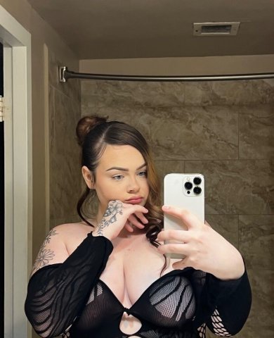 Fresno CA Snowbunny Escort — 21, Double Dates, No Bare - 1