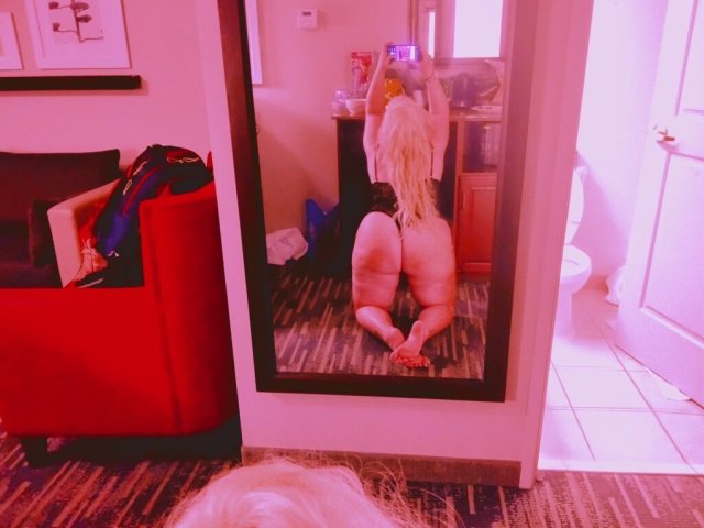 St. Louis Deep Tissue Massage by a Blonde Escort (Adult Activities) - 1