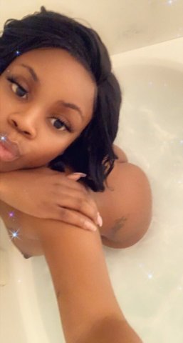 Raleigh-Durham Discreet Female Escort — Airport Ready - 1