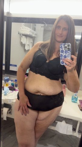 Toledo OH Incalls Only Female Escort — Specials (HHR/SS) & Outcall options - 1