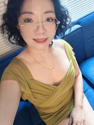 Joanna (Michigan) — Asian Nuru Massage, Single or Double Sessions - 1