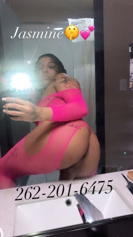 Green Bay WI Fun-Sized Escort — Deep Throat & Squirting Services - 1