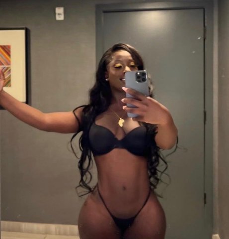 Chicago IL Outcalls Only Female Escort — Outcall Car Date QV 100 Special - 1