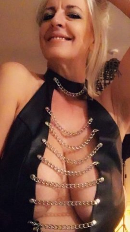 Iowa City, IA 46-Year-Old Female Escort — Incall/Outcall & Cardate, Video Content - 1