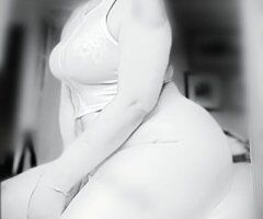 Pineville NC Full-Service Female Escort — Alice (Super Secret, Seductive Green Eyes) - Image 2