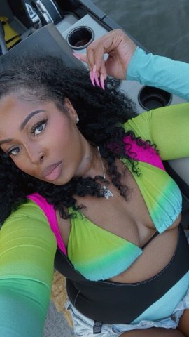 St. Louis Bombshell Female Escort — FaceTime verification required - 1