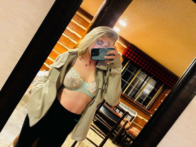 Oklahoma City Female Escort — No-Gag Reflex Oral Service - 1