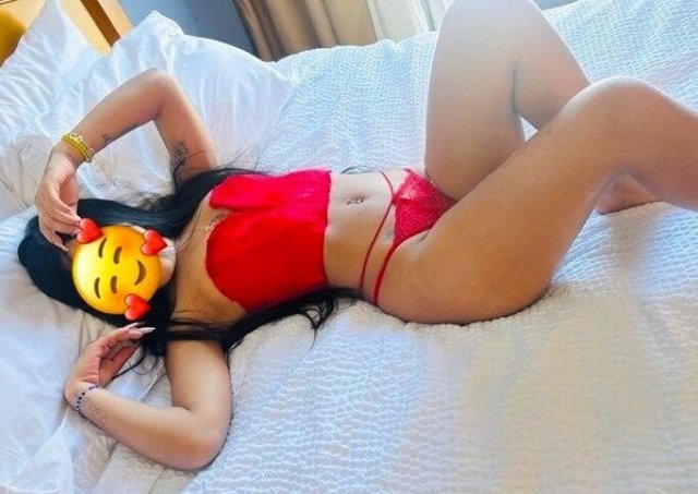 Colombian Latina Female Escort — Curvy, available 24/7 - 1