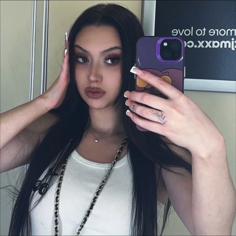 Snow — upscale curvy escort with video call verification - 1