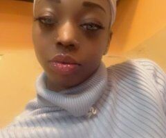Chicago IL In-Call Female Escort for Wild, No-Drama Sex - Image 5