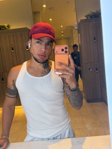 Latino disponible para masajes — cuerpo atlético, ojos marrones - 1