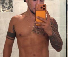 Latino disponible para masajes — cuerpo atlético, ojos marrones - Image 2