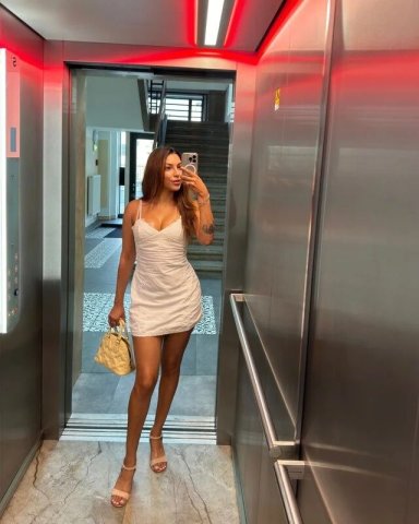 Curvy cutie for playful late-night company - 1