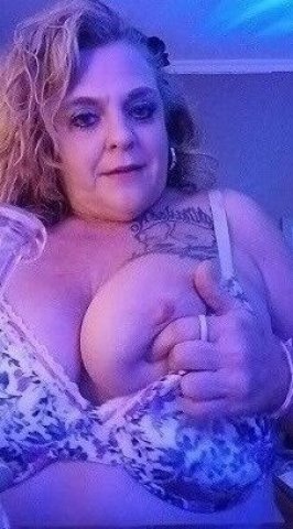 39-Year-Old Step Mom on Snapchat for Snap Only - 1