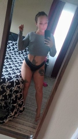 Sioux Falls Outcalls Only — Mature Discreet Female Escort (Mid-30s) - 1