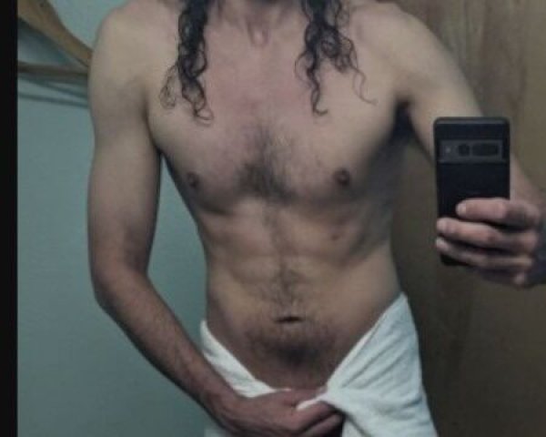Discreet MFM hookups with a 6'5" 220 thick BWC - 1