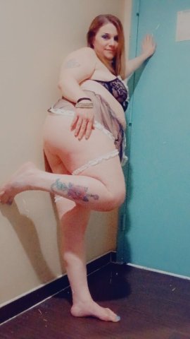 Curvy Snow Bunny Escort (Incalls on Queens Blvd) - 1